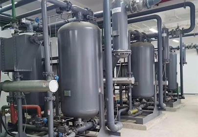 Which type of compressed air dryer is used in modern precision manufacturing production