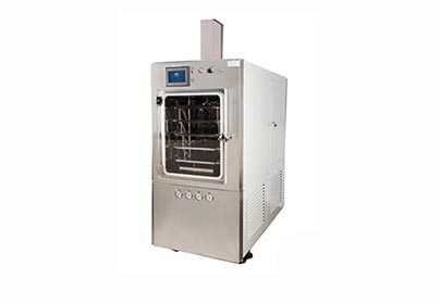 What are the characteristics and uses of vacuum freeze dryer